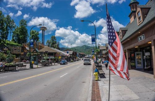 Sevierville Casa | Enchanted Evening by American Patriot Getaways
