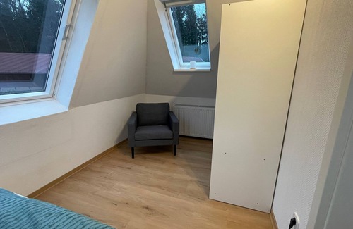 Schneverdingen Apartamento | Enchanted forest vacation apartment with private entrance near the Heidepark