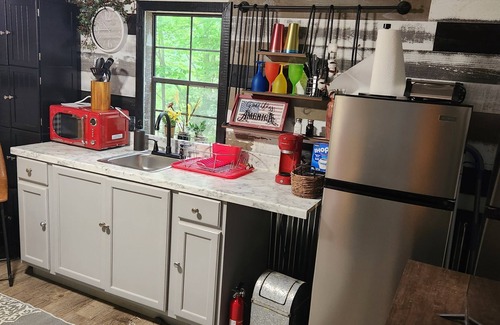 Andersonville Cabina | Enchanted Forest tiny house mountain views remote private Norris Lake 2.7 miles