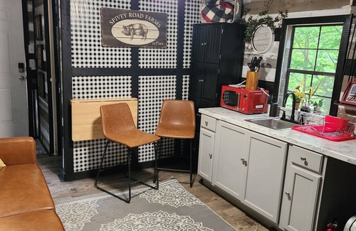 Andersonville Cabina | Enchanted Forest tiny house mountain views remote private Norris Lake 2.7 miles