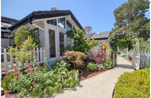 Pine Knolls Estates Casa | Enchanted Gardens