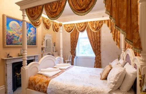 Ventnor Casa | Enchanted Manor