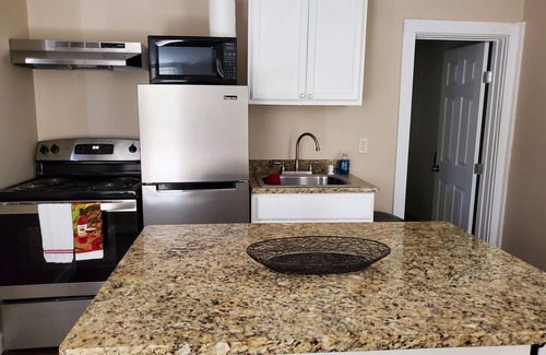 Southtown Apartamento | Enchanted Retreat with Yard