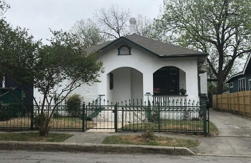 Southtown Apartamento | Enchanted Retreat with Yard