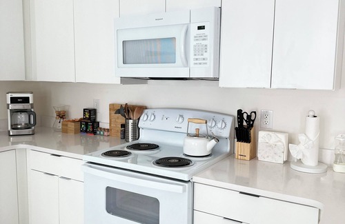 North Charleston Cabaña | Enchanted Silverlight Cottage in Park Circle, North Charleston, SC