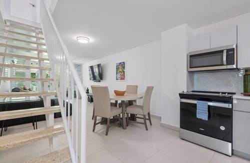 Dorado del Mar Apartamento | Enchanted Sunsets | Serene Three-story Retreat