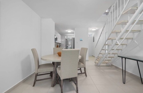 Dorado del Mar Apartamento | Enchanted Sunsets | Serene Three-story Retreat