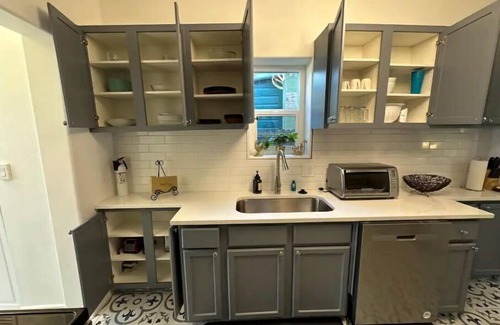 Fairpark Casa | Enchanted Urban Tree House - Hot Tub Experience