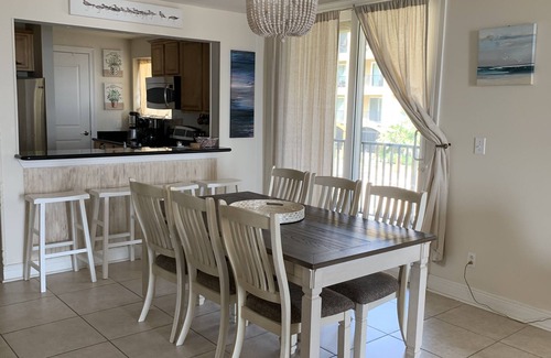 Henderson Point Condominio | ENCHANTED!