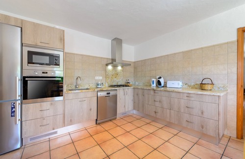 Santa Eulalia del Río Villa | Encantadora villa "Casa Es Pins" con piscina, terraza, aire acondicionado y Wi-Fi