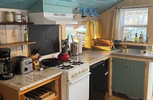 Franklin Casa | Enchanting 1-bedroom bungalow on Organic Farm— with WiFi!