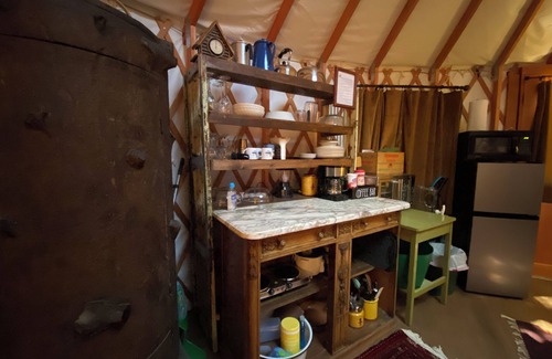 Rigby Cabina | Enchanting 1-bedroom Yurt "Here We Have Idaho" in Ririe, sleeps 4
