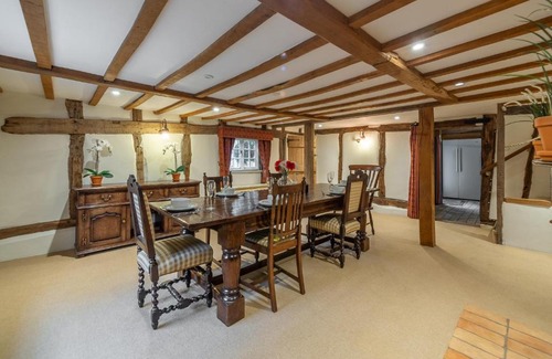 Higham Casa | Enchanting 16th century thatched cottage in large private park - The Gildhall
