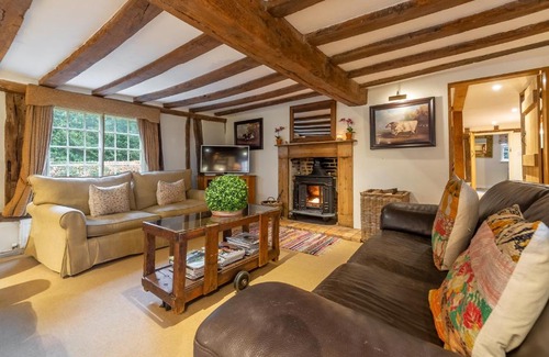 Higham Casa | Enchanting 16th century thatched cottage in large private park - The Gildhall