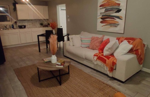Mid City North Apartamento | Enchanting 1bedroom Polish Apartment w/free WiFi& parking near most attractions