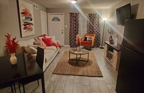 Mid City North Apartamento | Enchanting 1bedroom Polish Apartment w/free WiFi& parking near most attractions