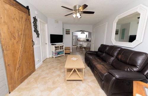 Chandler Park Condominio | Enchanting 2-Bedroom Ground Floor Beach Condo at Cape Canaveral WiFi & AC
