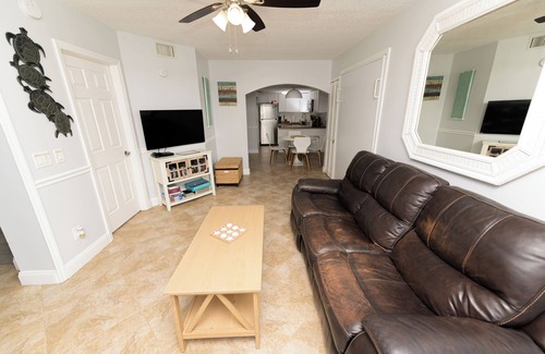 Chandler Park Condominio | Enchanting 2-Bedroom Ground Floor Beach Condo at Cape Canaveral WiFi & AC