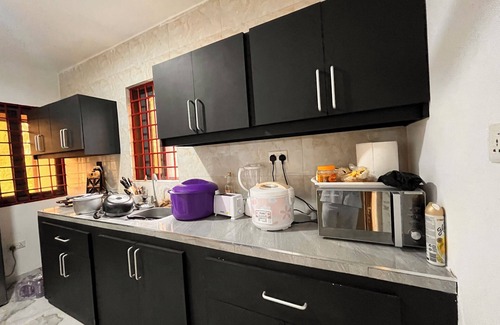 Eastern Region Apartamento | Enchanting 3-bedroom apartment with AC in Somanya