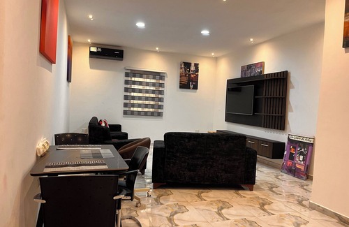 Eastern Region Apartamento | Enchanting 3-bedroom apartment with AC in Somanya