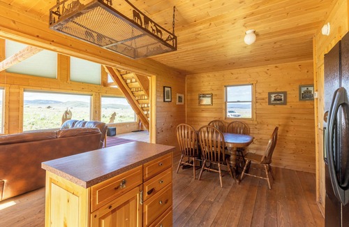 Cameron Cabina | Enchanting 3-bedroom cabin in Cameron Near Yellowstone National Park.