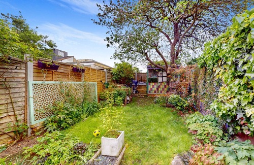 Lea Bridge Casa | Enchanting 3 Bedroom House With Garden in Leyton