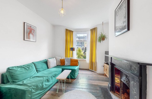 Lea Bridge Casa | Enchanting 3 Bedroom House With Garden in Leyton
