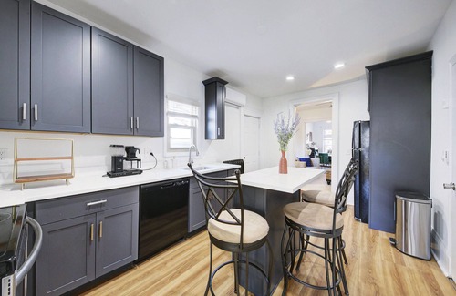 Corktown Casa | Enchanting 4 BD / 2 B house in the heart of Corktown!
