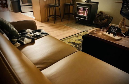 Johannesburg Cabina | Enchanting 4-Season Retreat in the Woods Near Trails Lakes and Resorts