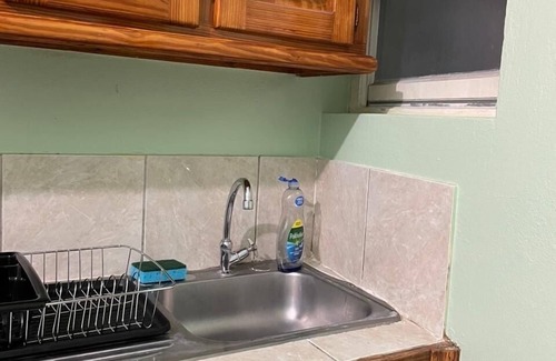 Constant Spring Apartamento | Enchanting apartment with AC in Kingston, Hot water