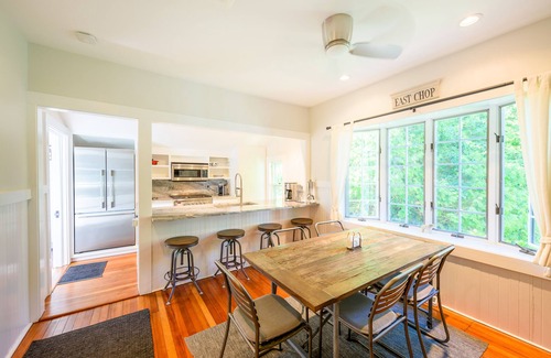 East Chop Casa | Enchanting bungalow with golf nearby, full kitchen, central AC, & washer/dryer
