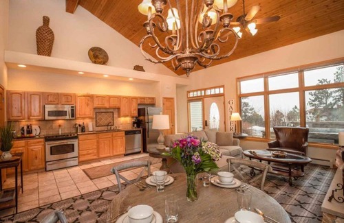 Stanley Hills Condominio | Enchanting condo with fireplace, patio, and private hot tub!