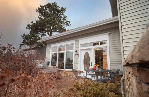 Stanley Hills Condominio | Enchanting condo with fireplace, patio, and private hot tub!