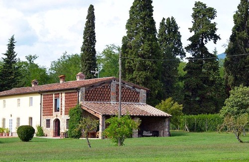 Camigliano Hotel | Una preciosa casa de campo rodeada de vegetación. piscina privada. 8 personas. Lucca