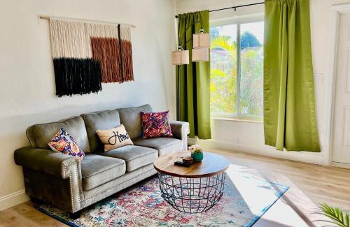Coral Way Apartamento | Enchanting cozy Apartment 10 min away from airport, Calle 8, Brickell, Coral Gables, the beach and more!