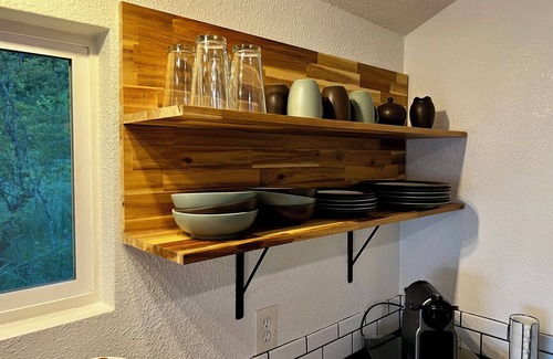 California Wine Country Cabaña | Enchanting Creekside Retreat: Your Downtown Oasis