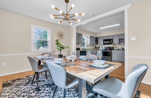 Sterling Casa | Enchanting Edge of Relaxation in Central Sterling - Spacious 6-bedroom house