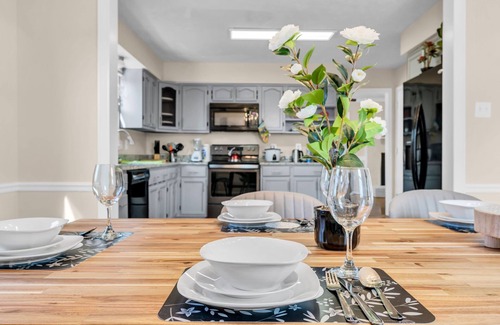 Sterling Casa | Enchanting Edge of Relaxation in Central Sterling - Spacious 6-bedroom house