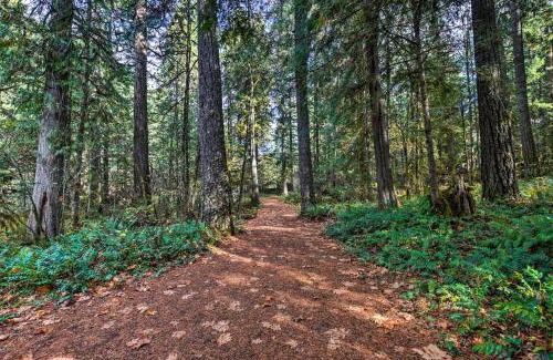 Belknap Springs Casa | Enchanting Escape with Hot Tub, Decks and Views!