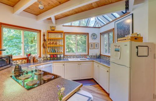 Belknap Springs Casa | Enchanting Escape with Hot Tub, Decks and Views!