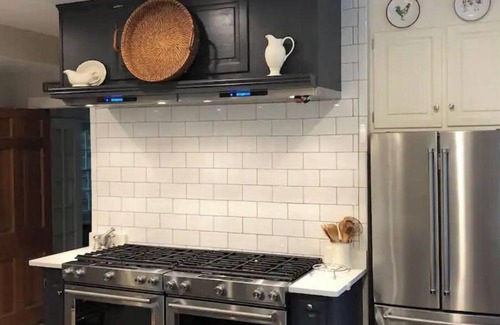 Ijamsville Otro | Enchanting Farmhouse Retreat with Infrared Sauna Huge Fire Pit Gourmet Kitchen