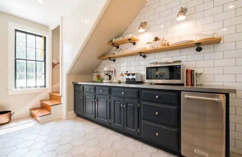 Ijamsville Otro | Enchanting Farmhouse Retreat with Infrared Sauna Huge Fire Pit Gourmet Kitchen