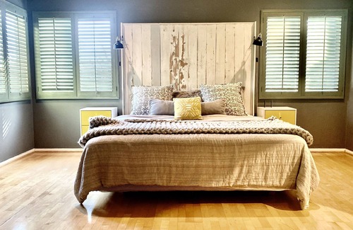 Agoura Hills Casa | Enchanting Gated Romantic Oasis!