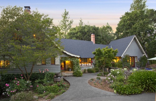 Forestville Casa | Encantadora Healdsburg Estate con piscina de lujo y exuberantes jardines