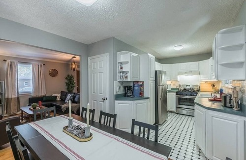 Potomac West Casa | Enchanting historic townhouse by CozySuites