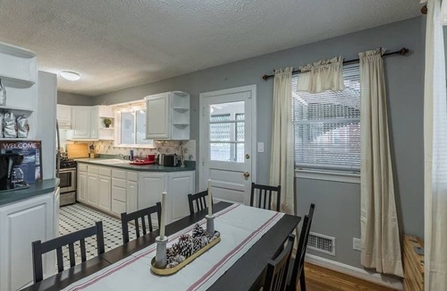 Potomac West Casa | Enchanting historic townhouse by CozySuites
