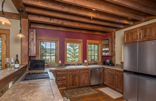 Gallatin Gateway Casa | Enchanting Home|Hot Tub|Fireplace|12m to Resort
