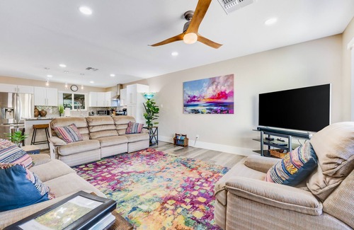 Park Scottsdale One Casa | Enchanting home with private hot tub, putting green, yard & washer/dryer