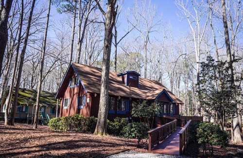 Pine Mountain Cabina | Enchanting Lake View chalet with ramp access
