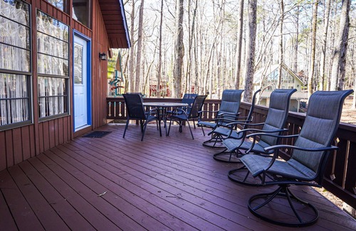 Pine Mountain Cabina | Enchanting Lake View chalet with ramp access